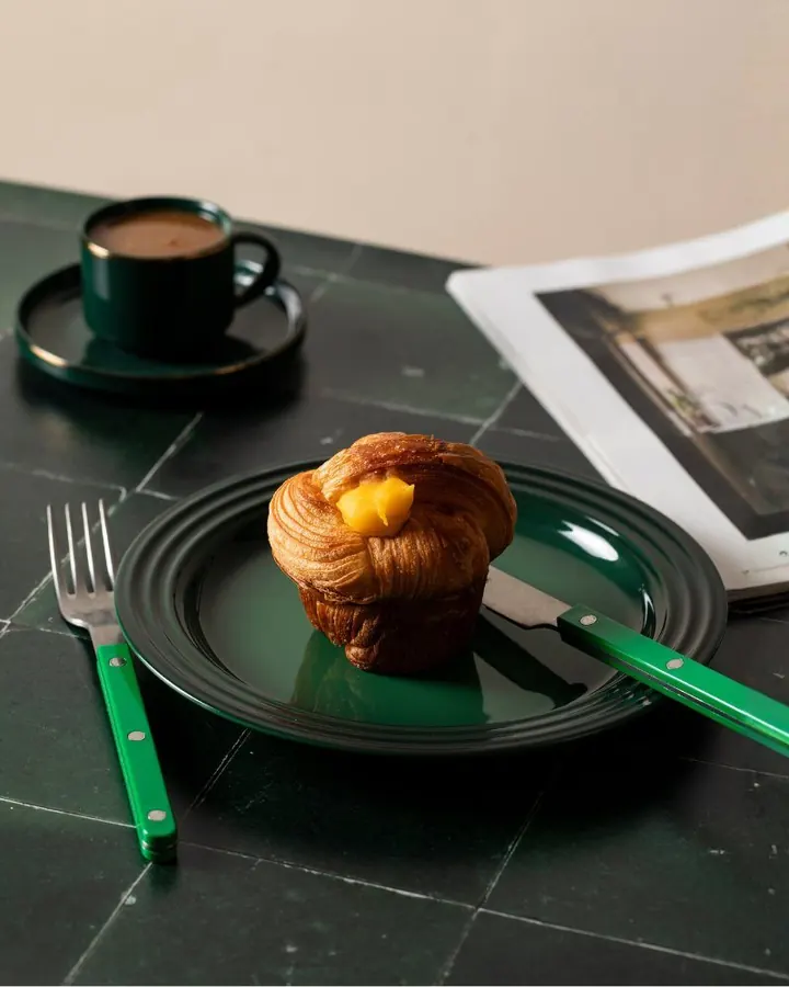 Cruffin Cerea, pasta croissant in stampino da muffin con crema pasticcera, Torino