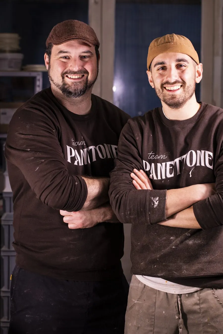 Il team di Cerea in laboratorio con le magliette Team Panettone